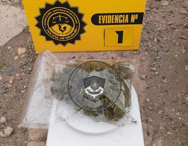 Tres sujetos incumplen la cuarentena, uno llevaba marihuana en su poder