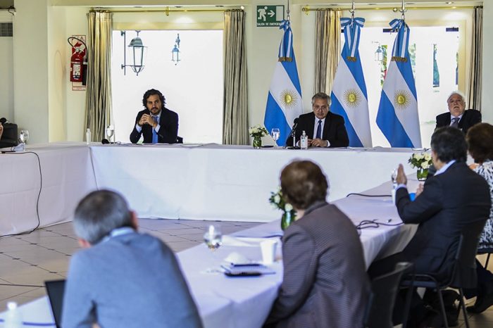 Alberto Fernández "crece en las encuestas" por la gestión de la pandemia, según The New York Times