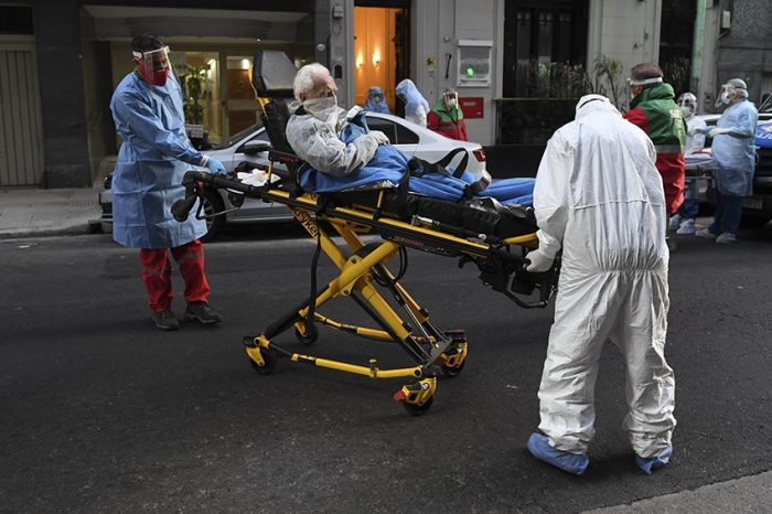 Evacuan a 25 adultos mayores de un geriátrico porteño por casos de coronavirus