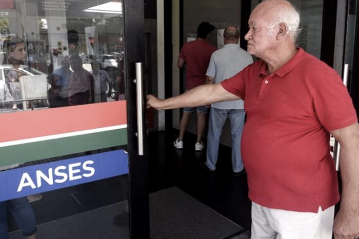 Mañana cobran pensionados con DNI finalizado en 0 y 1 y beneficiarios de IFE