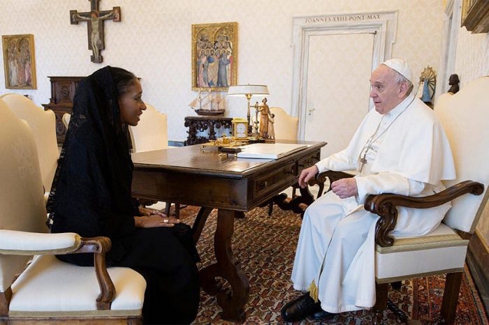 La embajadora ante el Vaticano presentó sus cartas credenciales al Papa