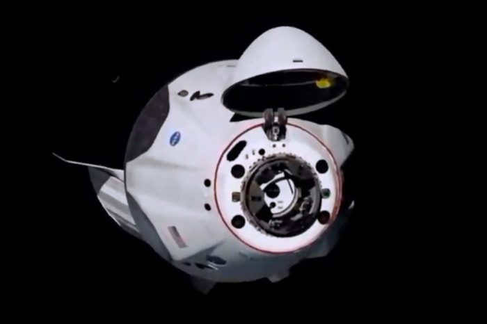 La primera misión espacial tripulada privada de EEUU se acopló con éxito a la EEI