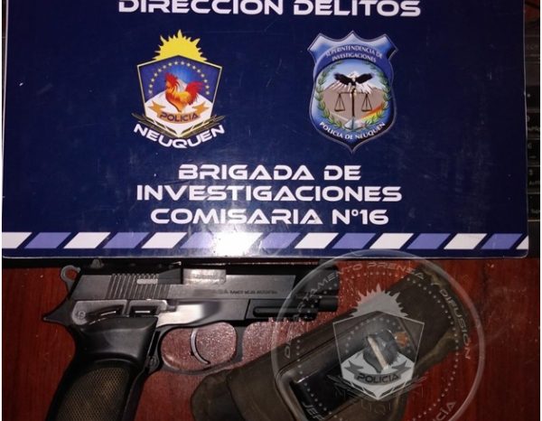Demoran a tres hombres un arma de fuego y municiones en allanamiento