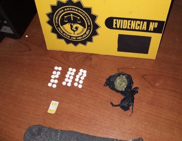 Intento pasar estupefacientes dentro de una media en la Unidad de Detención N° 12