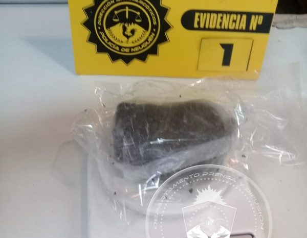 Secuestran marihuana y un celular disimulados entre unas maderas en la unidad de Detención N°12