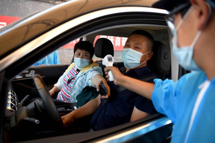 China reporta 57 nuevos casos de COVID-19 Pekín, nuevo foco de infección