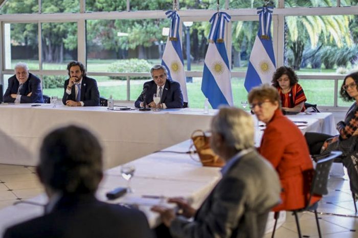 El Presidente analiza la cuarentena con el comité de expertos médicos y científicos