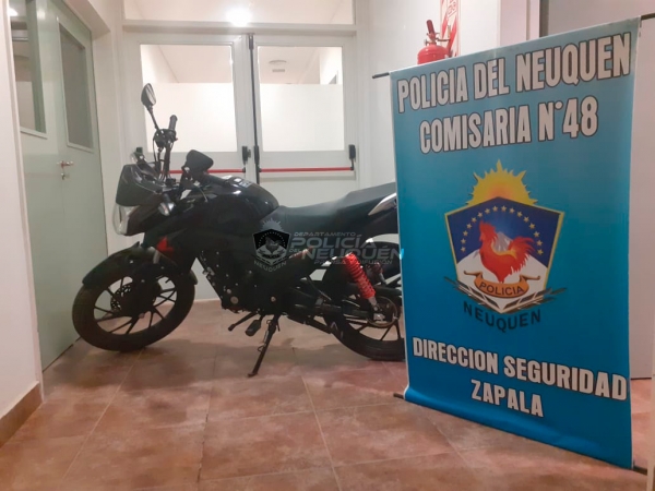 Vió su moto robada en la calle, aviso a la policia y logro recuperarla