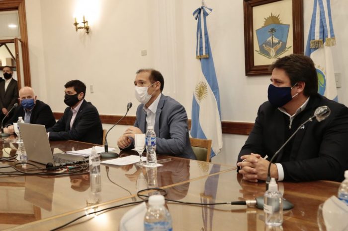 Firmaron el contrato para la construcción de la represa sobre el río Nahueve
