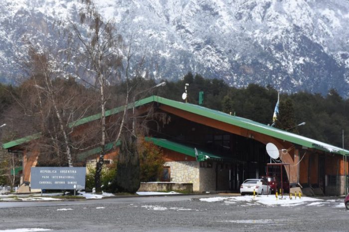 Cancillería asegura que la frontera con Chile sigue cerrada, "salvo para casos excepcionales"
