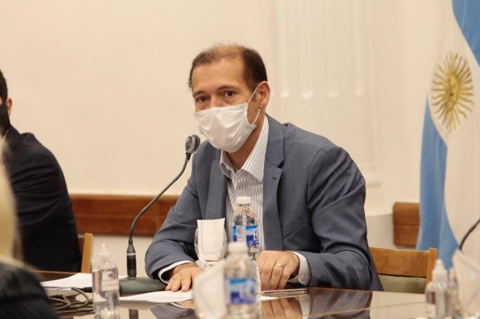 El Gobierno evalúa salidas por terminación de DNI y restricciones horarias para Neuquén