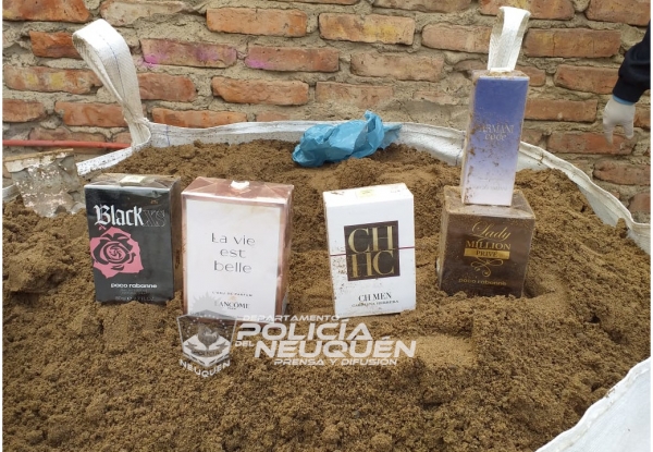 Robaron unos costosos perfumes importados, los allanaron y fueron demorados