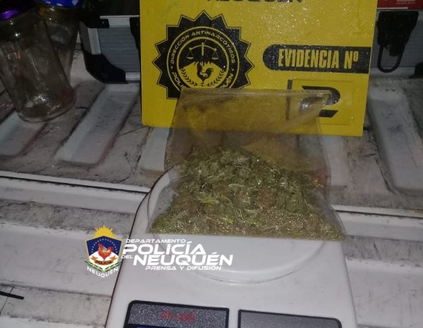 Personal de la Cría. 18º y el Dpto. Antinarcótico secuestran drogas en procedimiento