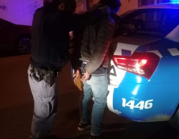 Joven aprehendido con elementos mal habidos e intentando cometer otro ilícito
