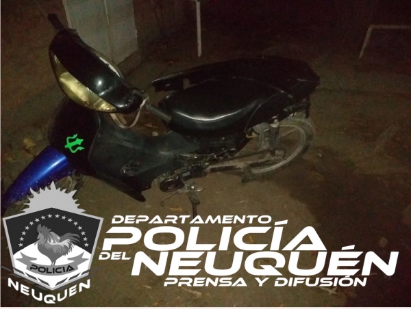 Demoran a dos sujetos que circulaban en una moto robada