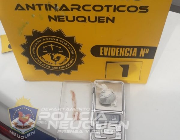 Demoran a dos jóvenes que tenían estupefacientes en su poder
