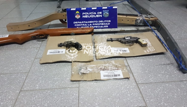 Allanamiento en el complejo Chocón Medio, secuestran armas de fuego