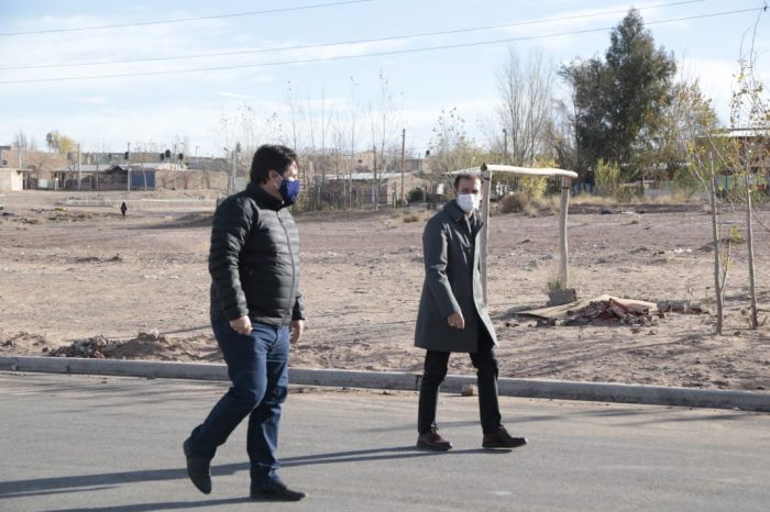 Gutiérrez y Gaido recorrieron las obras del Parque Lineal del Oeste