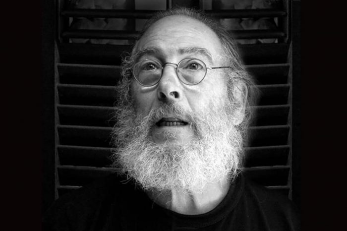 Adiós al fotógrafo Carlos Bosch: la cámara como herramienta para contar el despojo y la muerte