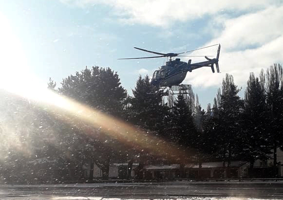 Mediante el apoyo del helicóptero de la provincia tratarán de evacuar a una abuela aislada por la nieve en el paraje Atreuco