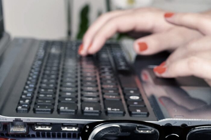 A partir de hoy, los docentes pueden gestionar el préstamo para comprar computadoras