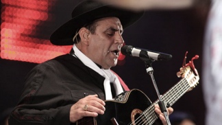 El Chaqueño estrenó disco desde su casa por streaming, con toda su banda y ballet