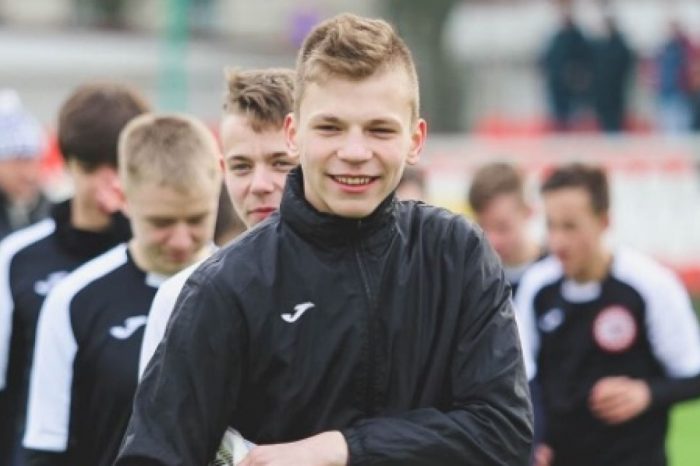 Un portero ruso de 16 años, alcanzado por un rayo mientras entrenaba
