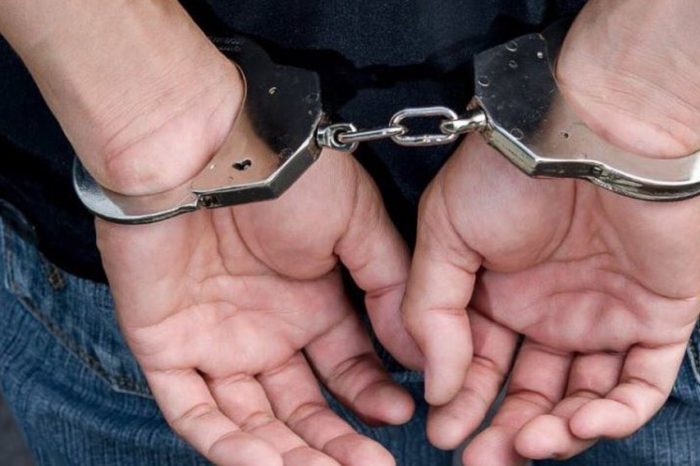 Demoran a un sujeto con pedido de captura