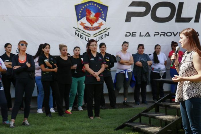 Por primera vez en su historia, la Policía compra chalecos antibalas especialmente diseñados para mujeres