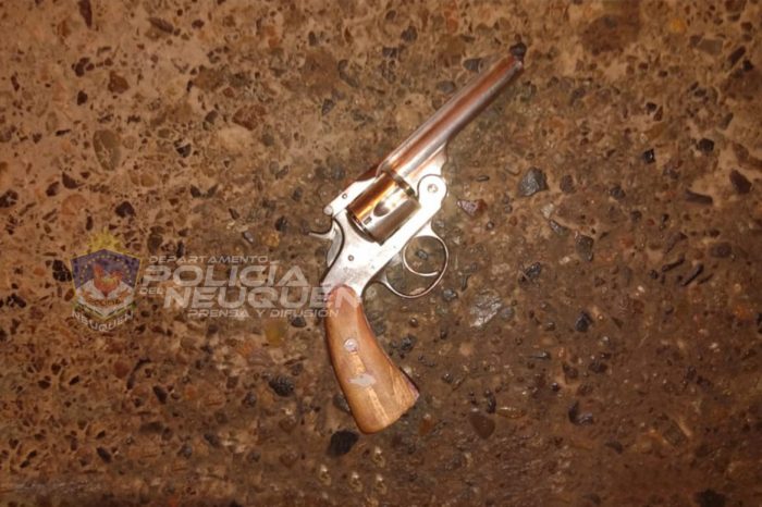 Cutral Có: dos mujeres demoradas con un arma de fuego en su poder