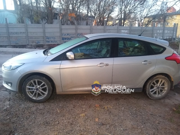 Policía recuperó un automóvil robado, con pedido de secuestro