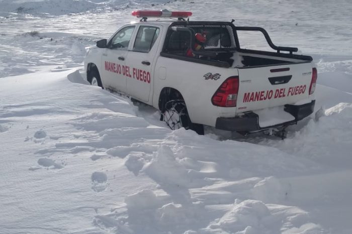 Gran esfuerzo para evacuar a una abuela de la zona de Atreico, en el lugar se acumula unos 2 metros de nieve