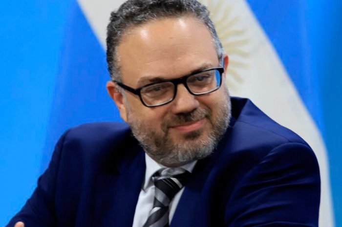 Escándalo entre Kulfas y el sector yerbatero: pide bajar el precio al productor o aplicará la ley de Abastecimiento