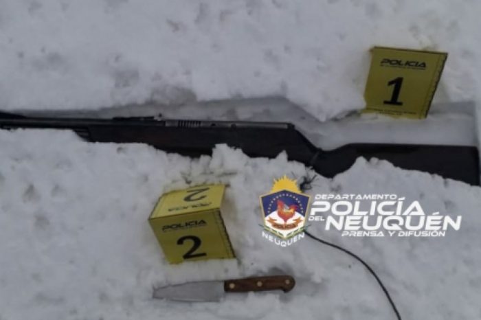 Dos jóvenes caminaban por la ruta 17 con una carabina y un cuchillo