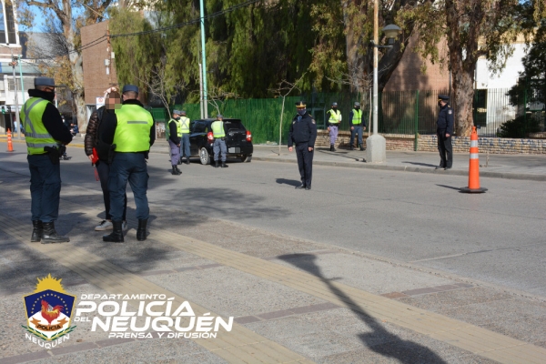 Personal policial realiza intensos operativos policiales de control en el centro capitalino