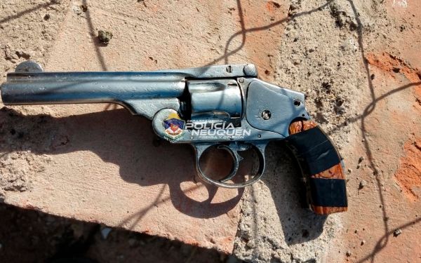 Demoran a un sujeto con un arma de fuego en su poder
