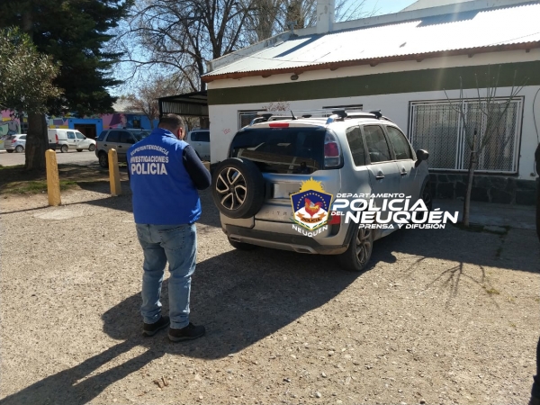 Personal policial recuperó un automóvil robado