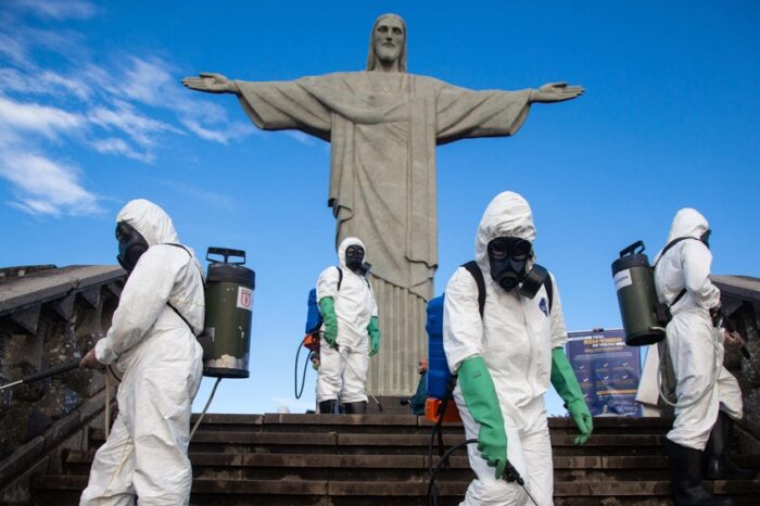 Restricciones y vacunas, las dos apuestas del mundo para frenar la pandemia