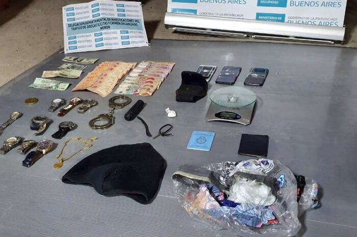 Desbaratan una banda criminal y secuestran una réplica de ametralladora antiaérea
