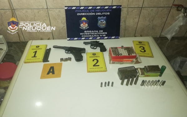 Demora a un hombre y le secuestran armas y municiones por una causa de Amenazas Calificadas