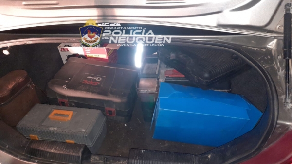 Dos hombres demorados con elementos robados en su poder