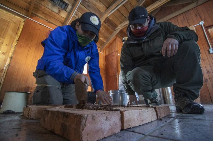 Se instaló una estufa rusa en el Centro Comunitario Raquithue