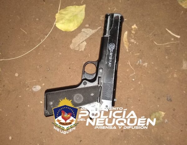 Secuestran un arma de fuego y demoran a un joven de 20 años