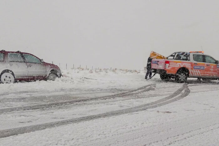 Viento fuerte, lluvia y nevadas débiles en la cordillera