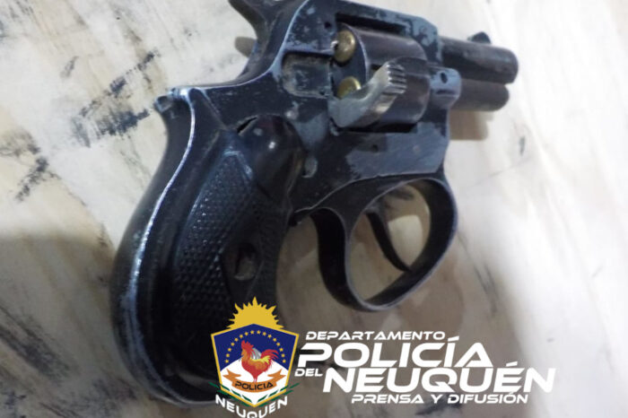 Allanamiento permitió el secuestro de un arma de fuego y municiones en Centenario