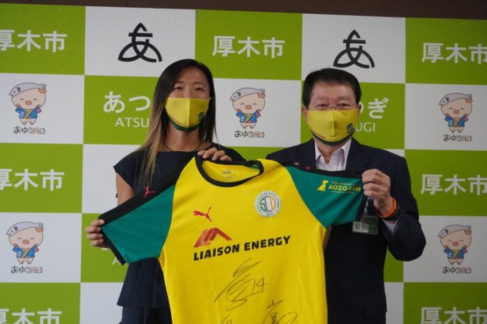 Histórico: una futbolista japonesa es refuerzo de un equipo masculino