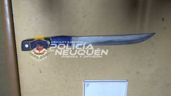 Hombre demorado tras amenazar a un comerciante con un arma blanca