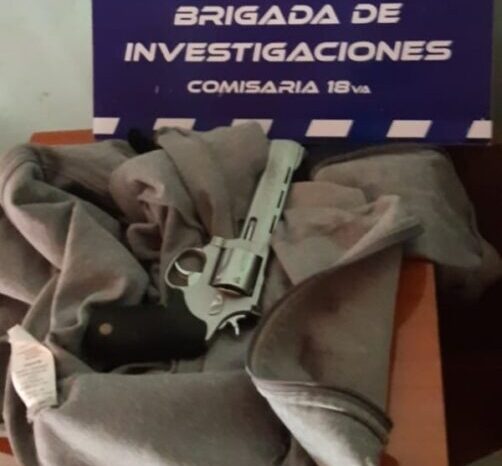 Secuestran arma de fuego, municiones y plantas de marihuana en allanamientos
