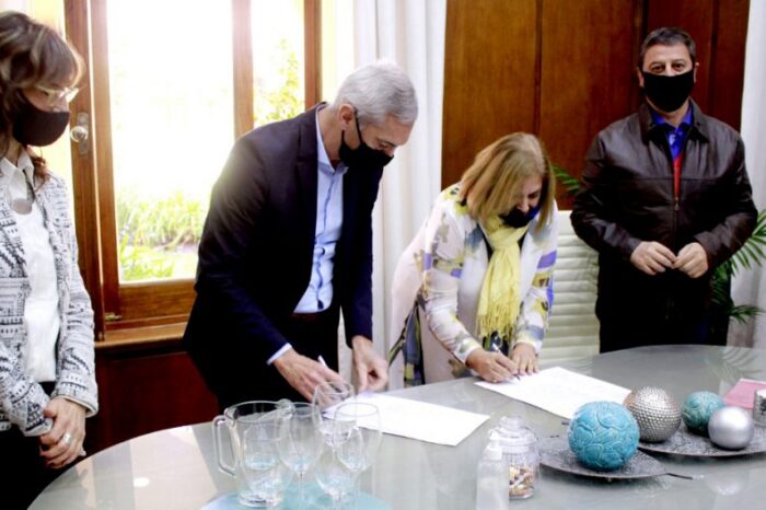 Convenio de colaboración para fortalecer la economía social de la provincia