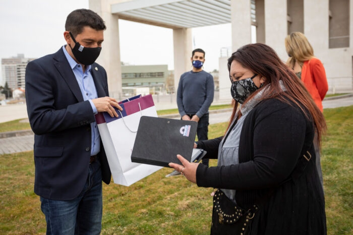 La Legislatura entregó tablets para emprendimientos del programa “Hay Producto”